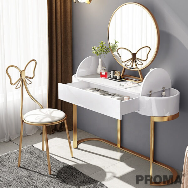 White Classic Modern European Makeup